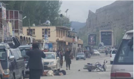 طالبان تعتقل "جاسوس" نفذ هجوماً على سياح أجانب أمس وسط أفغانستان