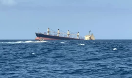 هيئة الملاحة البريطانية: هجوم يستهدف سفينة تجارية قبالة سواحل اليمن