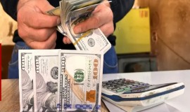 الدولار يواصل التراجع مقابل الدينار في بورصات العاصمة وأربيل