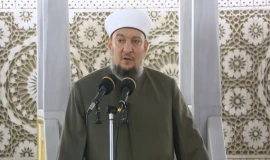 إمام جامع أبي حنيفة يؤيد حصر السلاح بيد الدولة ويشيد بخطوات الحكومة
