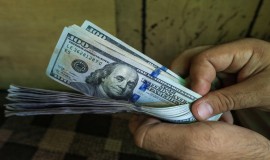 أسعار الدولار ترتفع أمام الدينار في أسواق بغداد وأربيل
