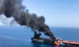 انفجار وحريق في ناقلة نفط عملاقة جنوب مضيق هرمز