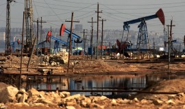 أسعار النفط تتراجع عالمياً مع تحجيم حدة الصراع