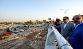 رئيس الوزراء يتابع ميدانياً مشروع تطوير ساحة النسور وسط العاصمة بغداد