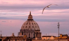 دولة الفاتيكان تمنع الوشم وثقب الجسم عن العاملين في كاتدرائية هامة