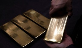 الذهب يقترب من مستوى قياسي وسط تزايد المخاوف الجيوسياسية