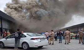 مصدر: اندلاع حريق هائل بمحال لبيع الإطارات بمحافظة كركوك (صور)