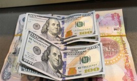 انخفاض أسعار الدولار أمام الدينار في أسواق بغداد وأربيل