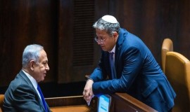 صحيفة إسرائيلية: نتنياهو ألغى مجلس الحرب بعد انسحاب غانتس و آيزنكوت