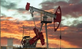 أسعار النفط تنخفض وسط مخاوف من تباطؤ نمو الطلب العالمي