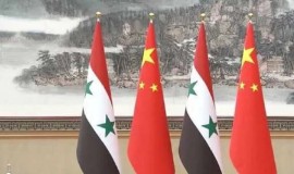 بكين تطالب أمريكا بالتوقف عن نهب موارد سوريا وتعويض الشعب السوري