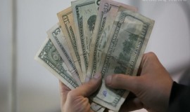 الدولار يتراجع أمام الدينار العراقي مع بداية تداولات الأسبوع
