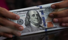 ارتفاع أسعار الدولار في الأسواق العراقية مع إغلاق البورصات