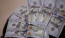 بالتزامن مع إغلاق البورصة.. أسعار الدولار تستقر في بغداد وترتفع بأربيل