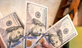 الدولار يتجاوز 157 ألف دينار في أسواق العراق