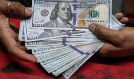أسعار الدولار تواصل الارتفاع وتتخطى 159 ألف دينار ببغداد وأربيل