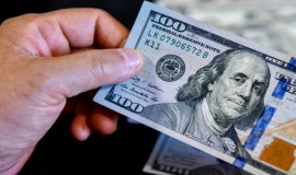 ارتفاع أسعار الدولار في بغداد وأربيل مع إغلاق البورصات