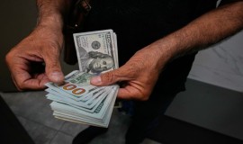 الدولار يرتفع مجدداً في بغداد وأربيل ويتجاوز حاجز 168 ألف دينار