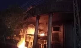 زوج يضرم النيران في منزله وزوجته بمنطقة الشعب شمالي بغداد