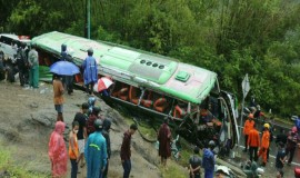 أندونيسيا..."11" قتيلاً بينهم تسعة تلاميذ بحادث سير تعرضت له حافلة مدرسية